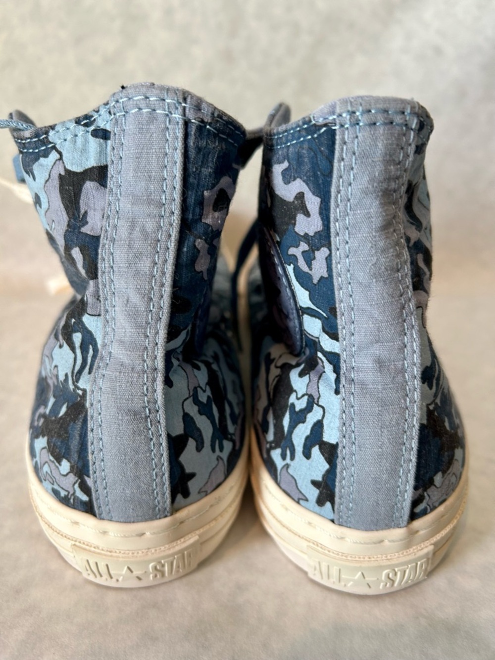Rare Converse Unisex Camo Tennis Shoes - Size 9 Men’s, 11 Women
13890C - Picture 4 of 6